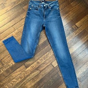 Gap High Rise 6/28 Long Universal Legging Jeans